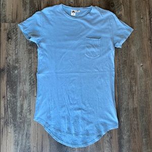 🆕Urban Outfitters Three Feathers scooped tee🆕